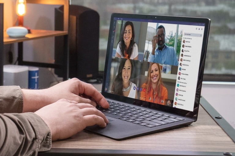 YakChat messaging app image