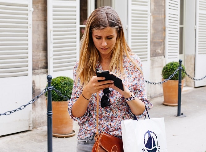 YakChat messaging app image